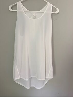 Lululemon Essential Tank Pleated Jersey in White (Style Number:
W1BSAS) size 6